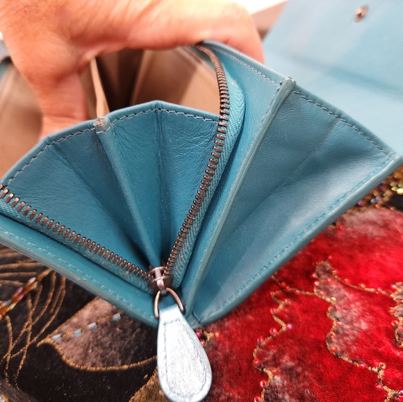 EUC Bottega Wallet - Picture 13 of 14